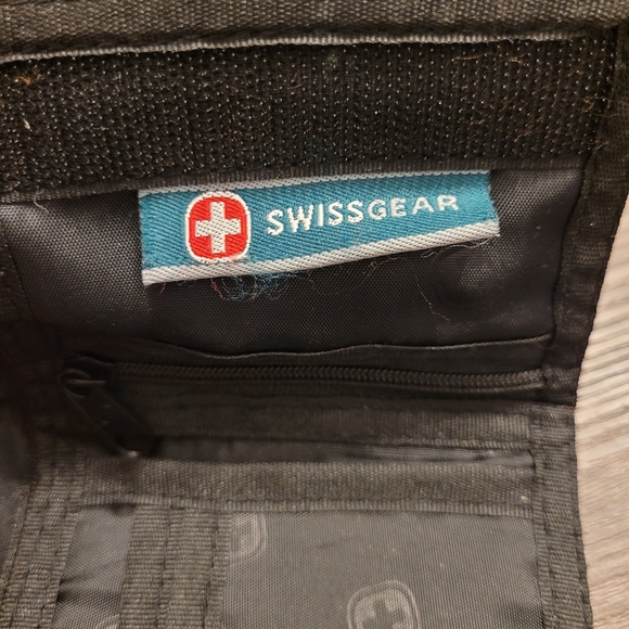 Swissgear travel wallet black with swiss tools for free - Picture 5 of 6